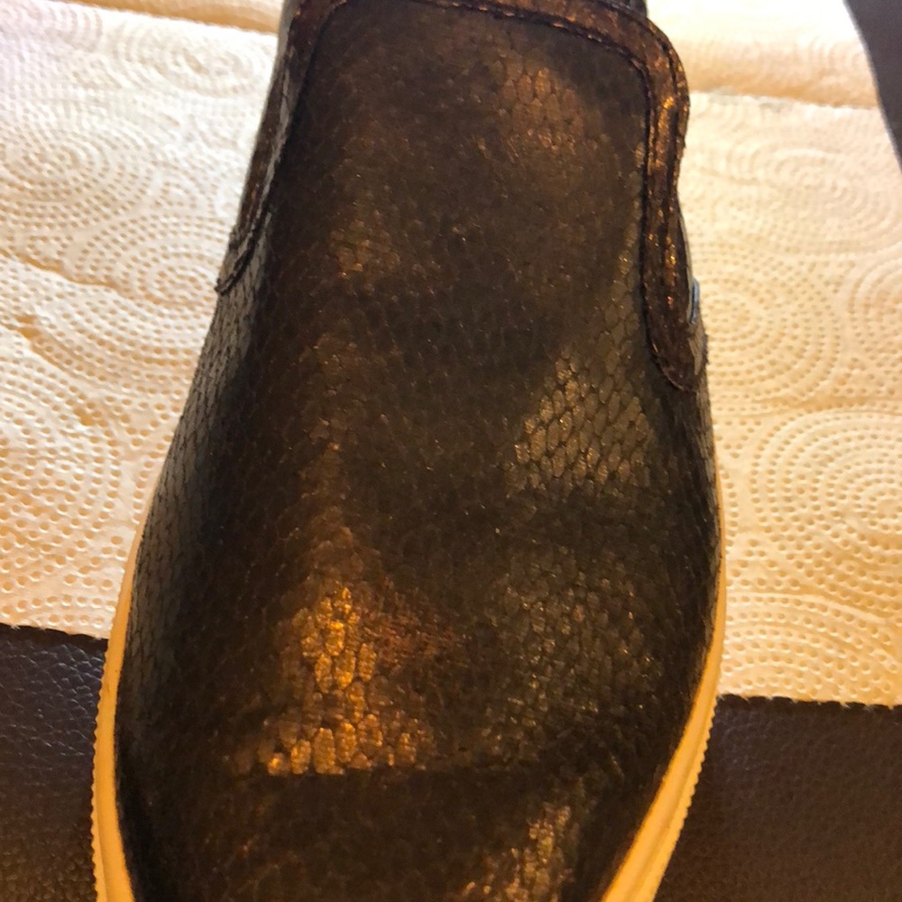 Sneakers - Picture 7 of 7